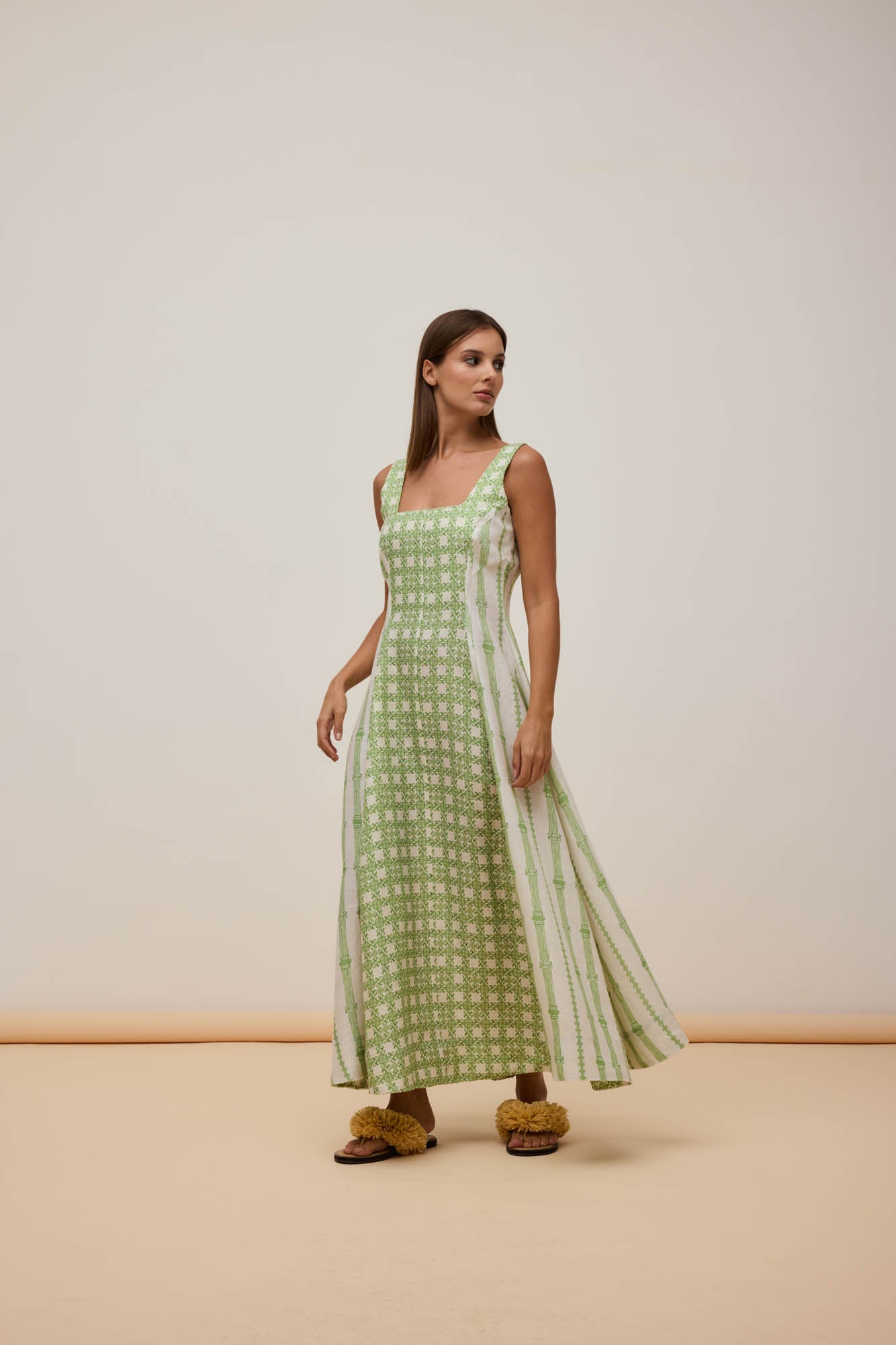 Vestido Decote Quadrado Olimpo