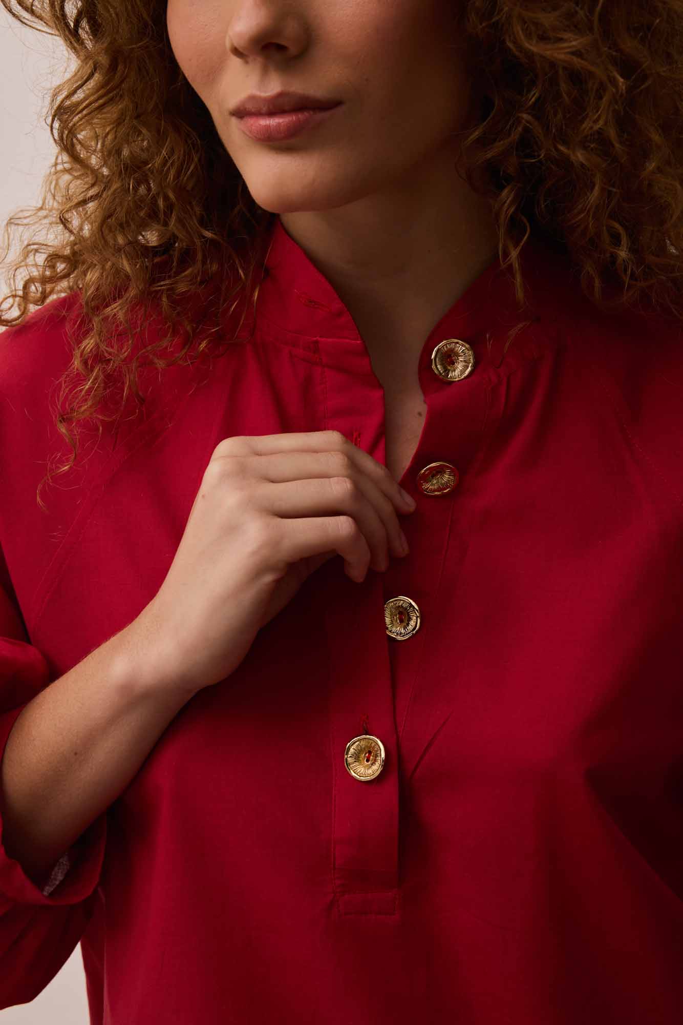 Blusa Pregas Punho Vermelho