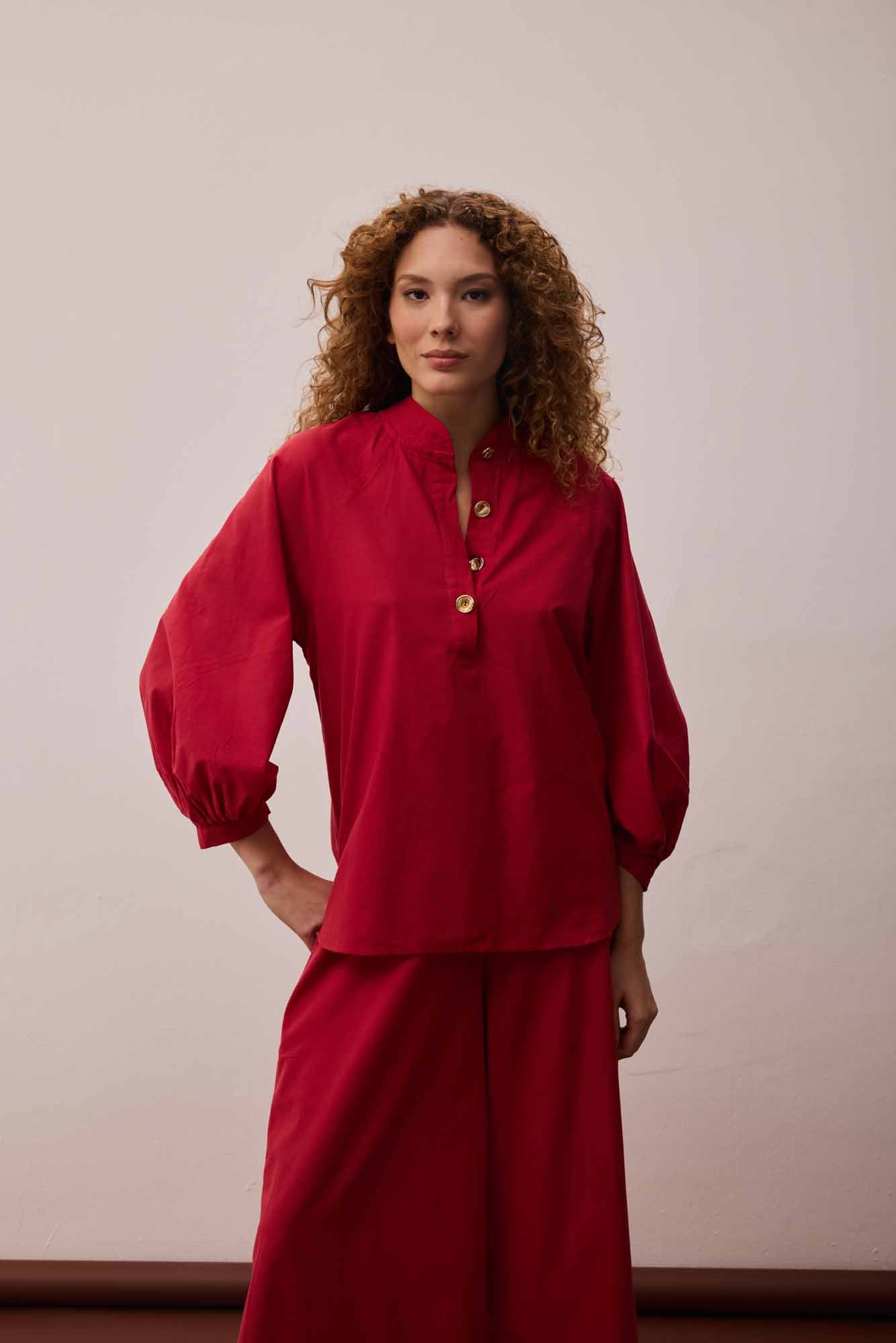 Blusa Pregas Punho Vermelho