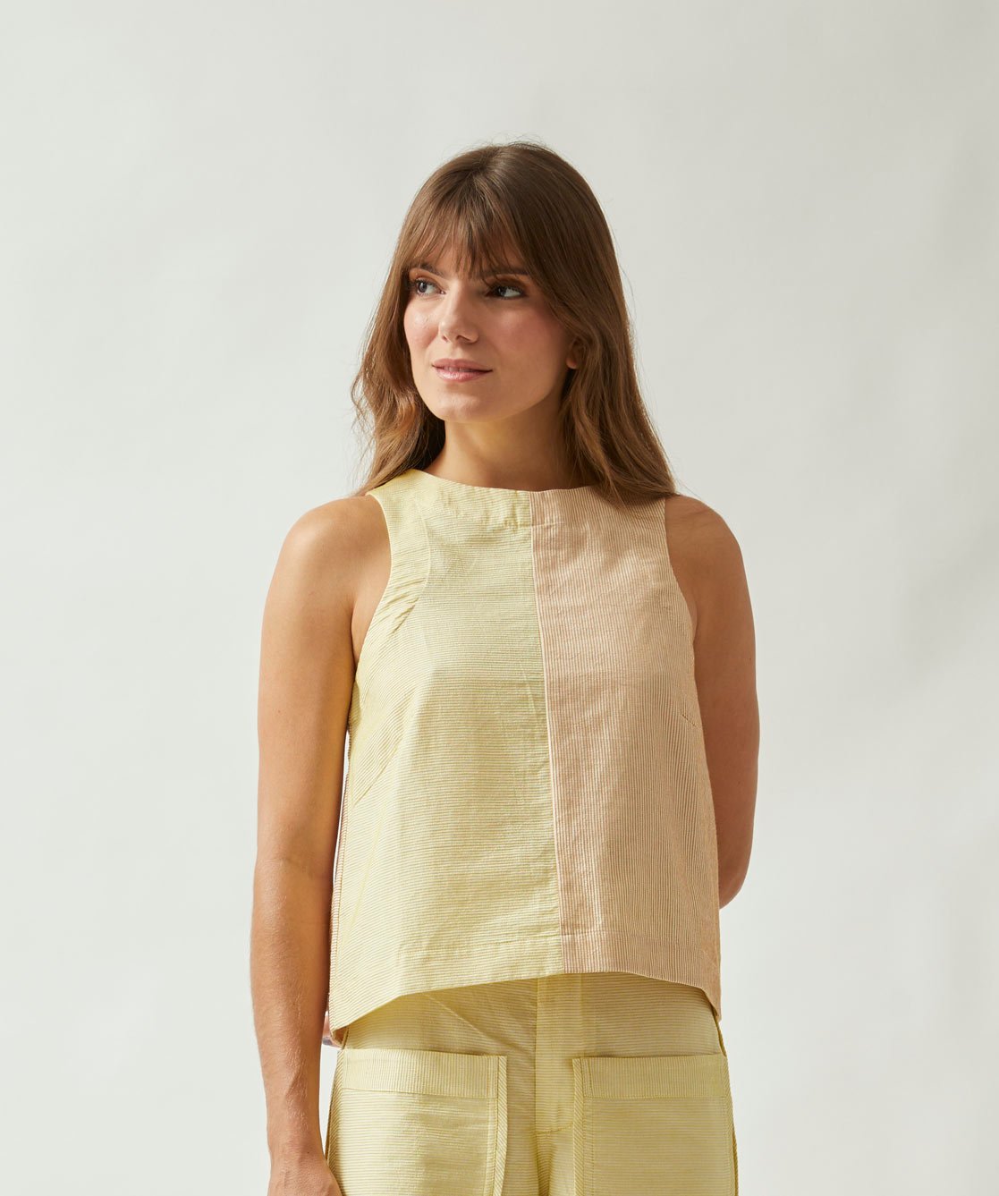 Blusa meio a meio listras verde e marrom