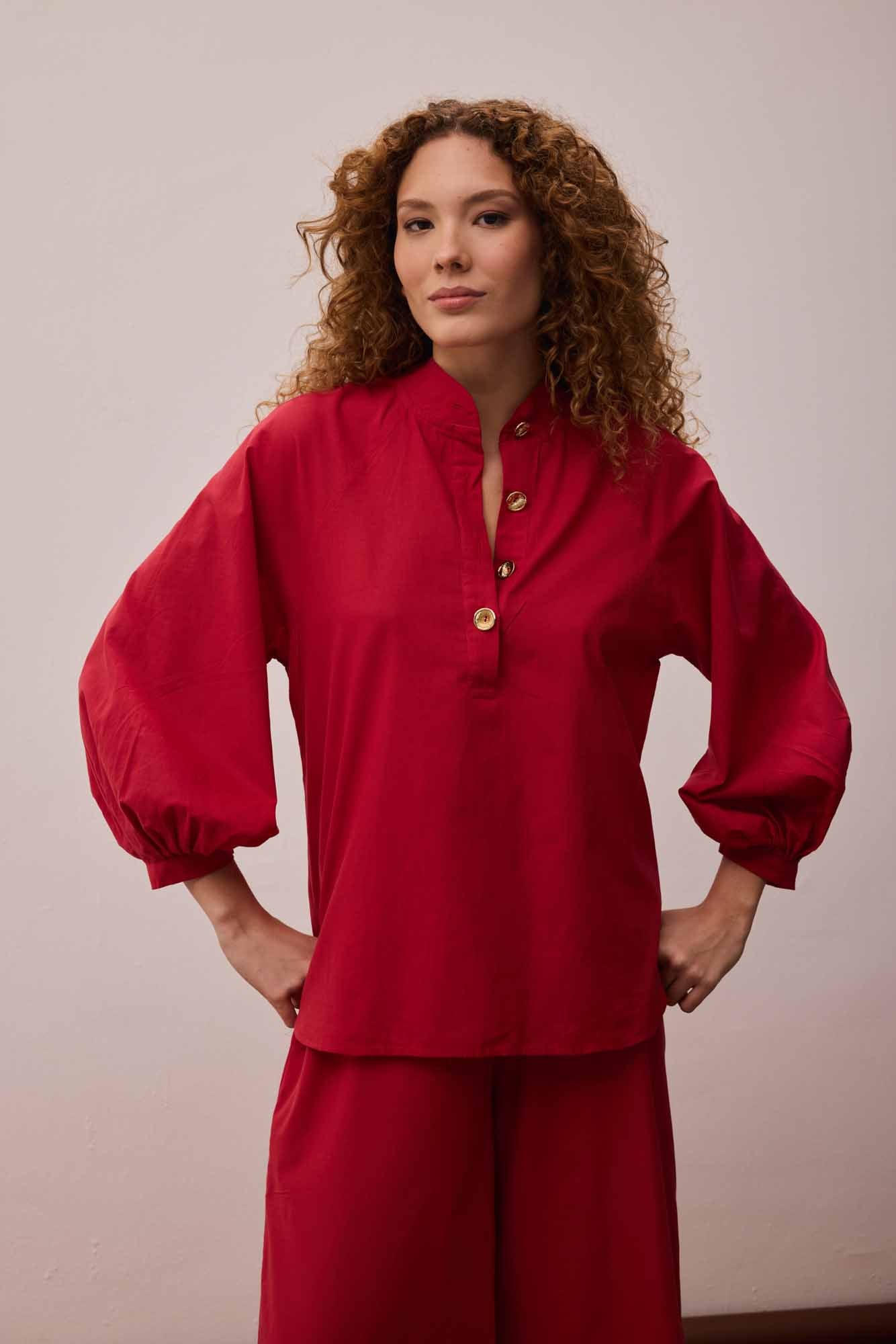 Blusa Pregas Punho Vermelho
