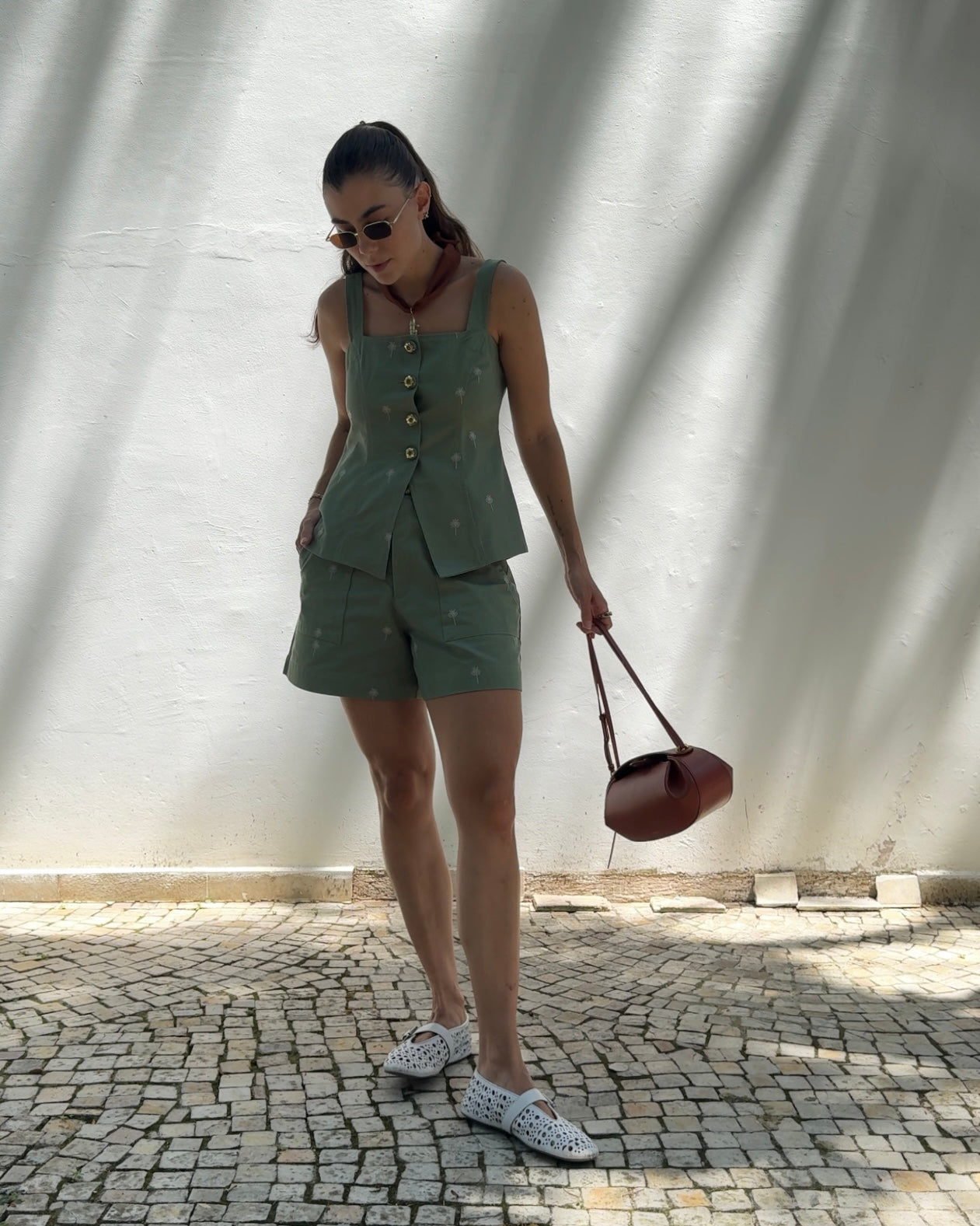 Blusa Sarja Verde Bordado + Short Sarja Verde Bordado