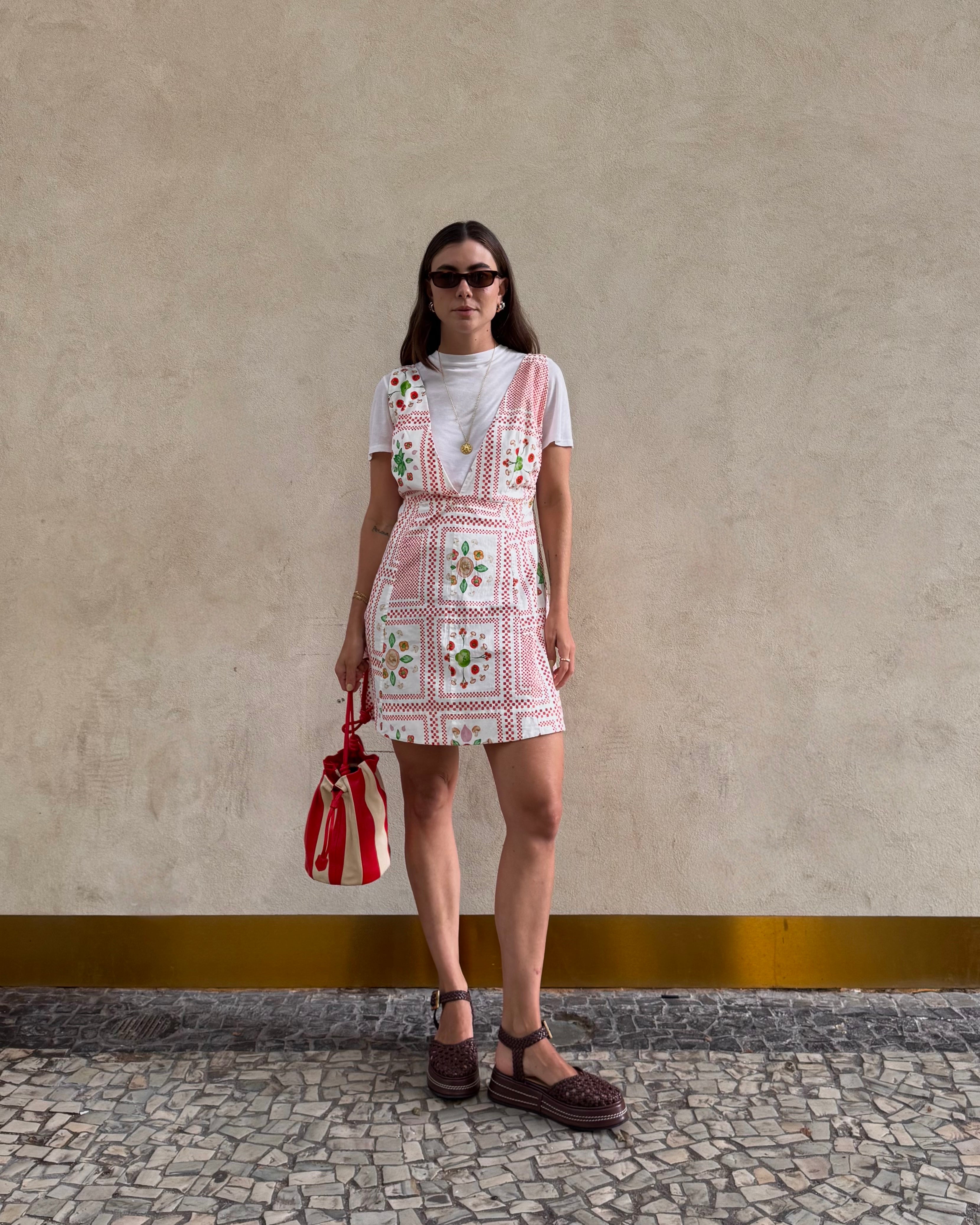 Vestido Jardineira Curto Sapori + Tshirt Anpô Basic Off White