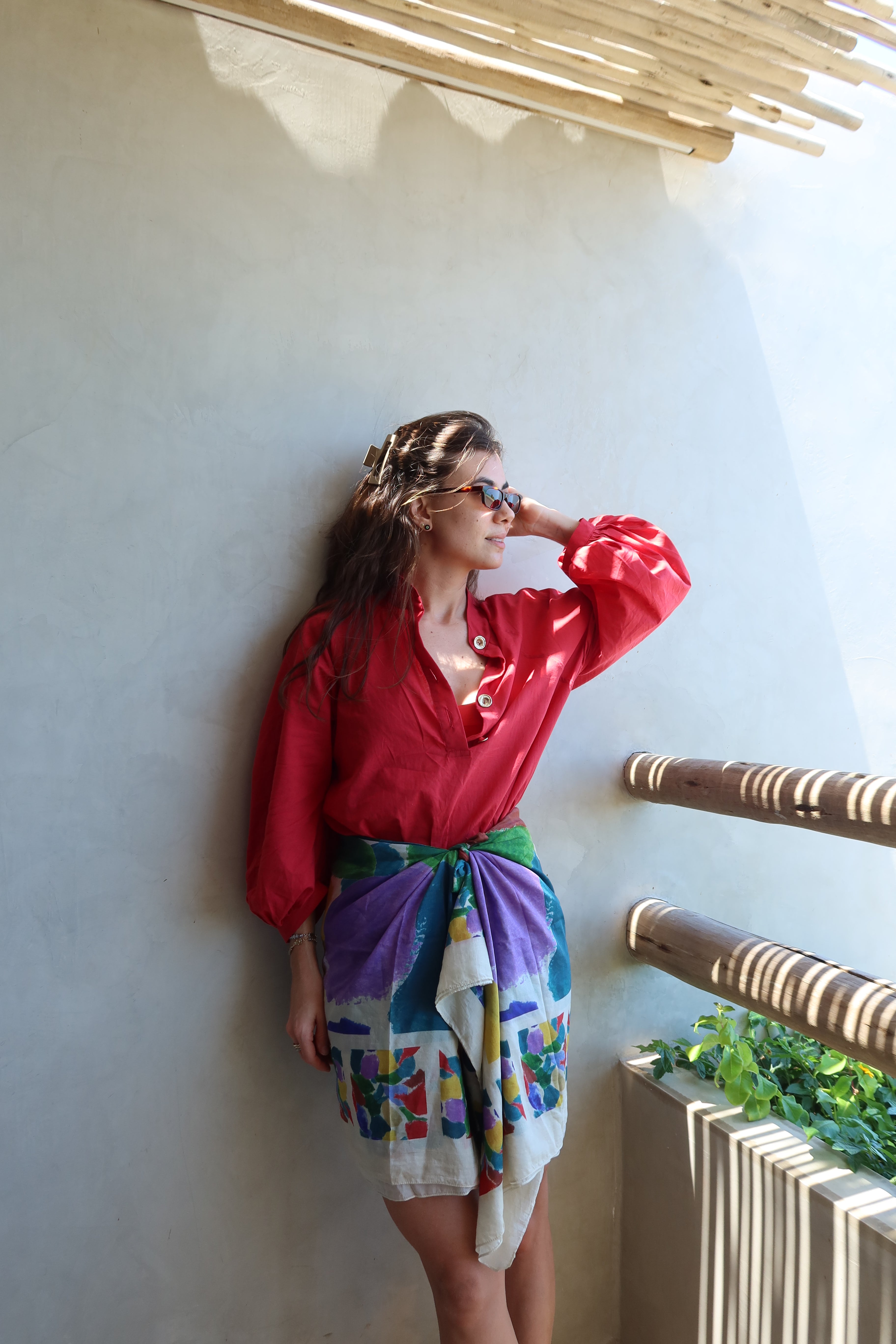 Blusa Pregas Punho Vermelho