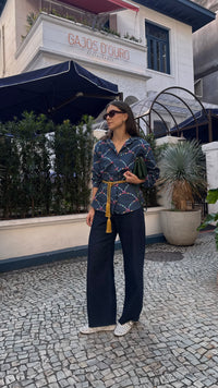 Camisa Art Déco + Calça Alfaiataria Algodão Jeans + Cinto Art Déco