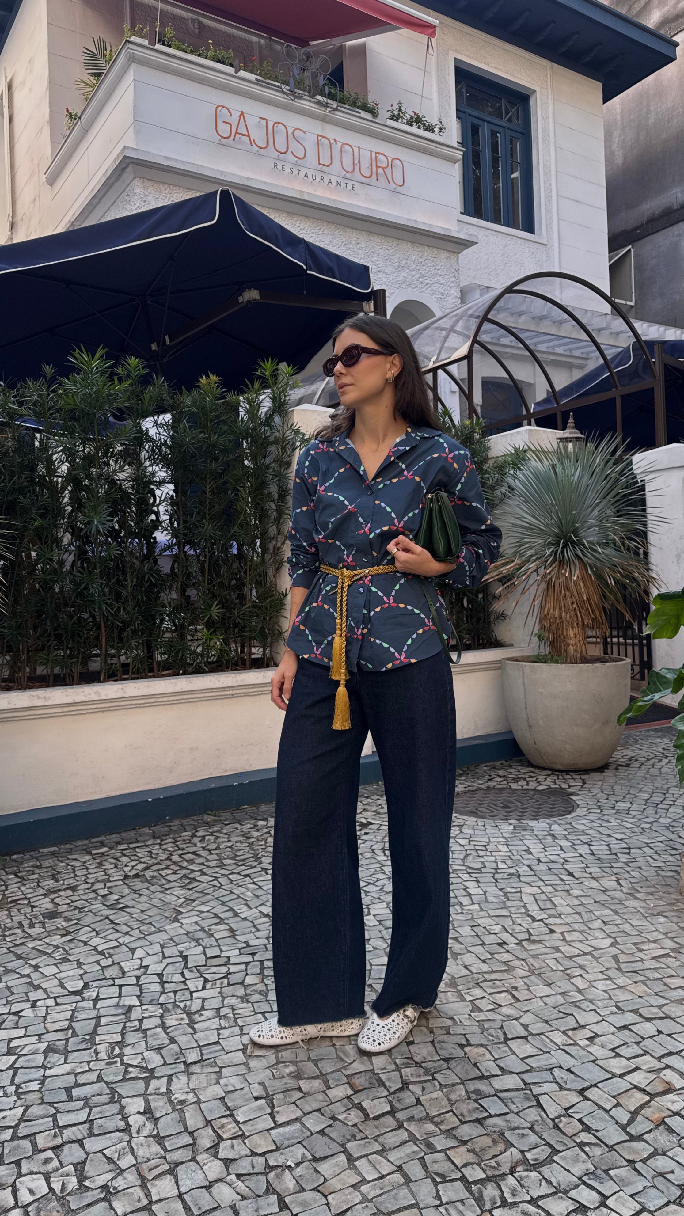 Camisa Art Déco + Calça Alfaiataria Algodão Jeans + Cinto Art Déco