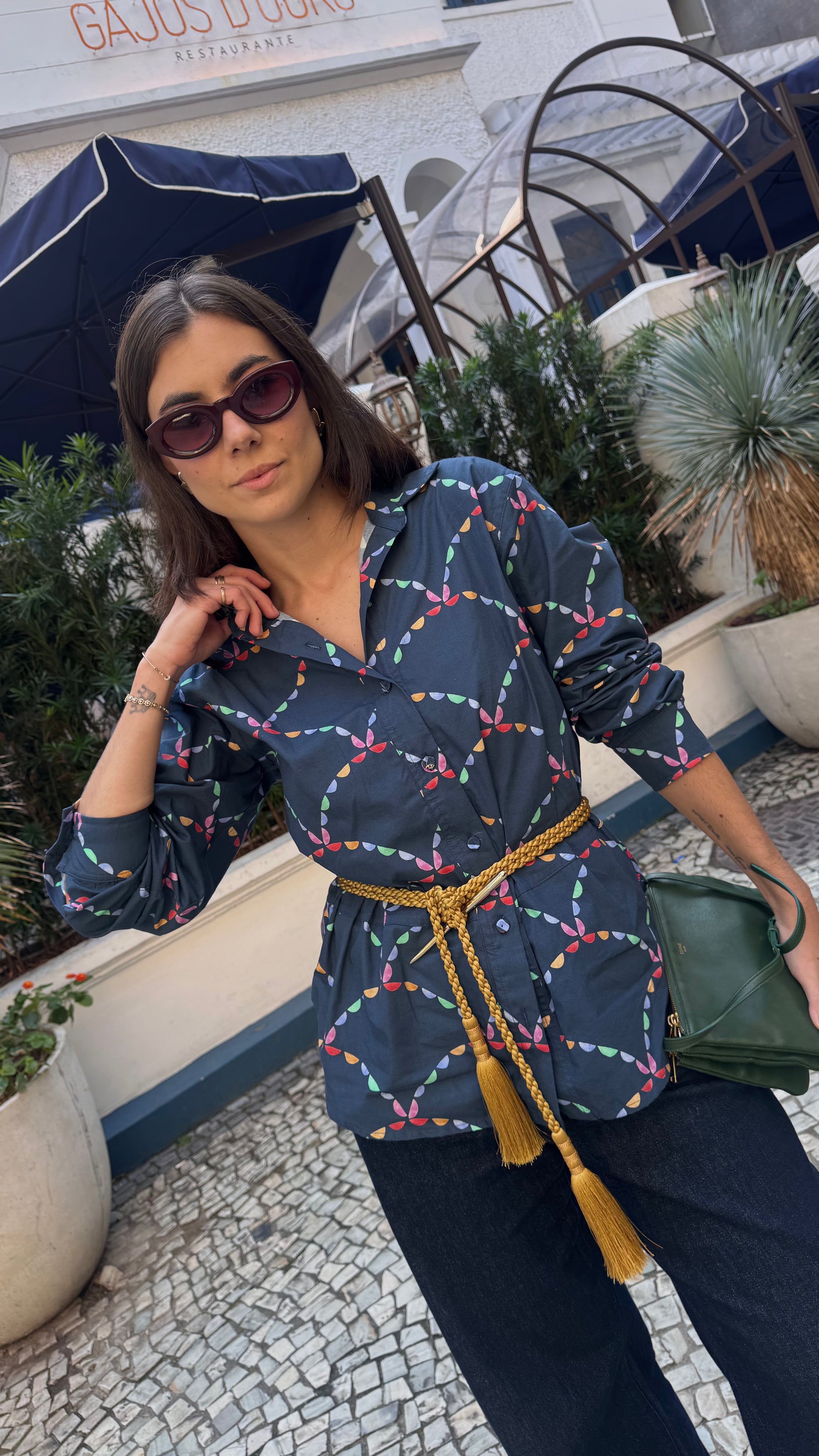 Camisa Art Déco + Calça Alfaiataria Algodão Jeans + Cinto Art Déco