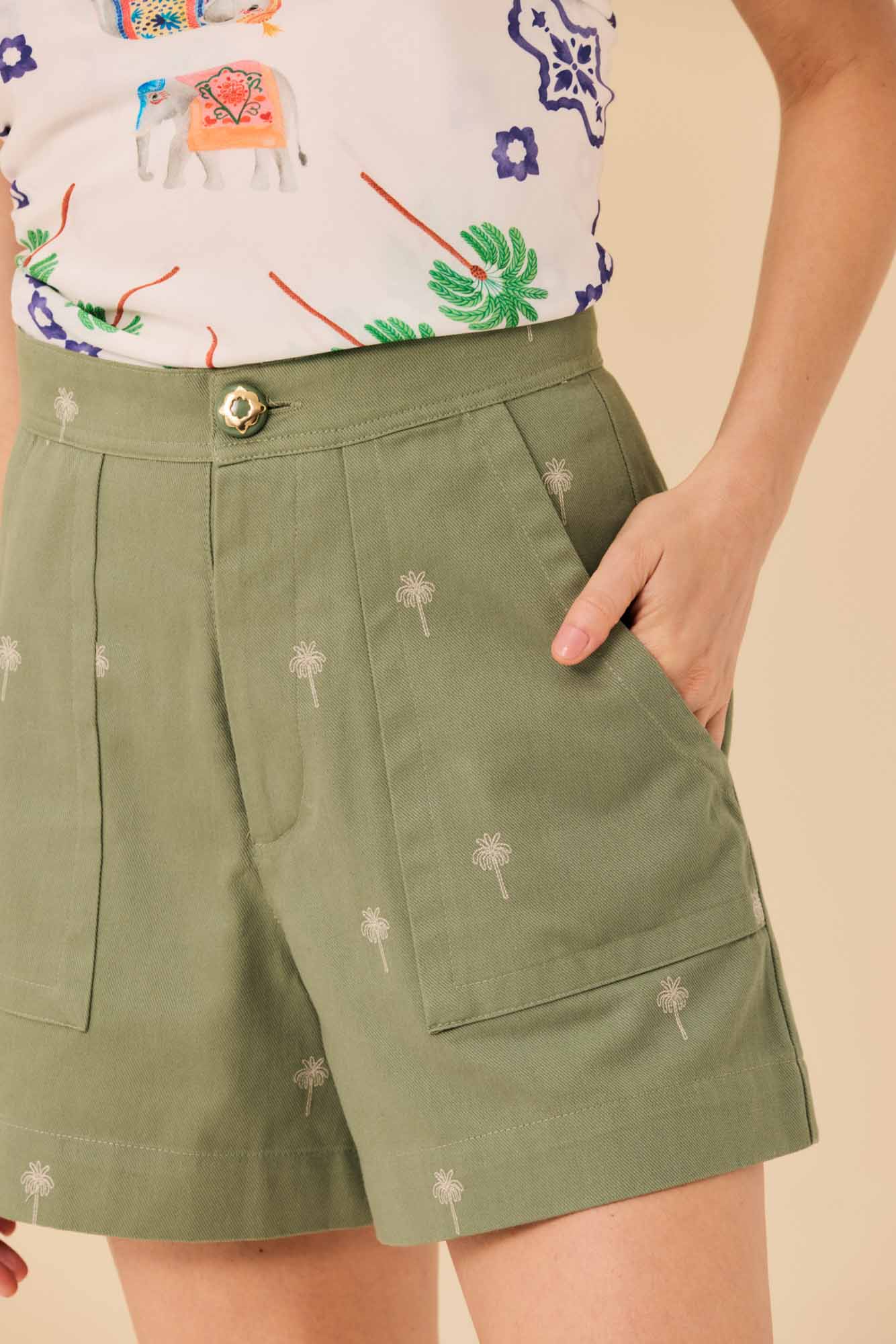 Short Sarja Verde Bordado