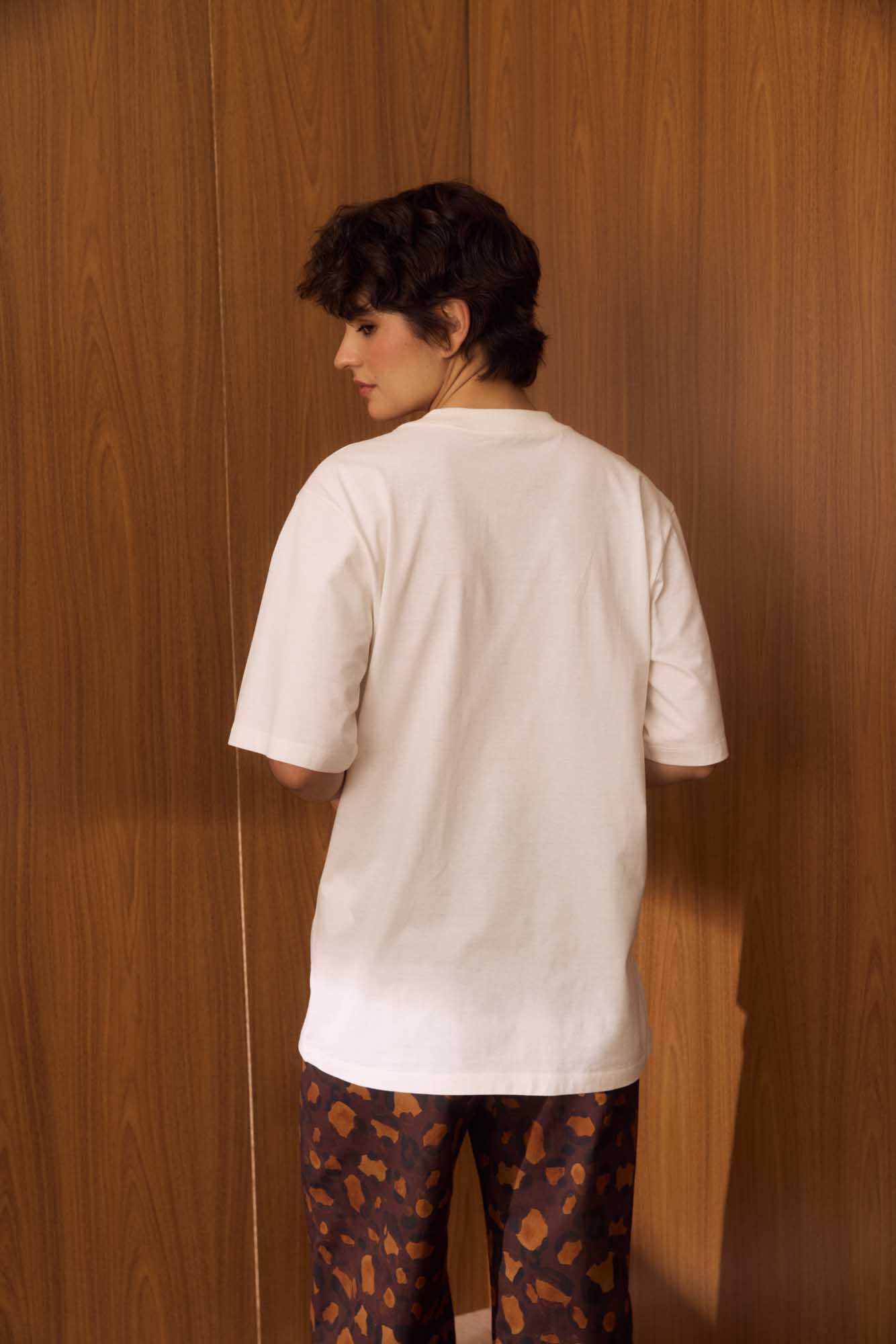 Tshirt Bolso Bordado Onça
