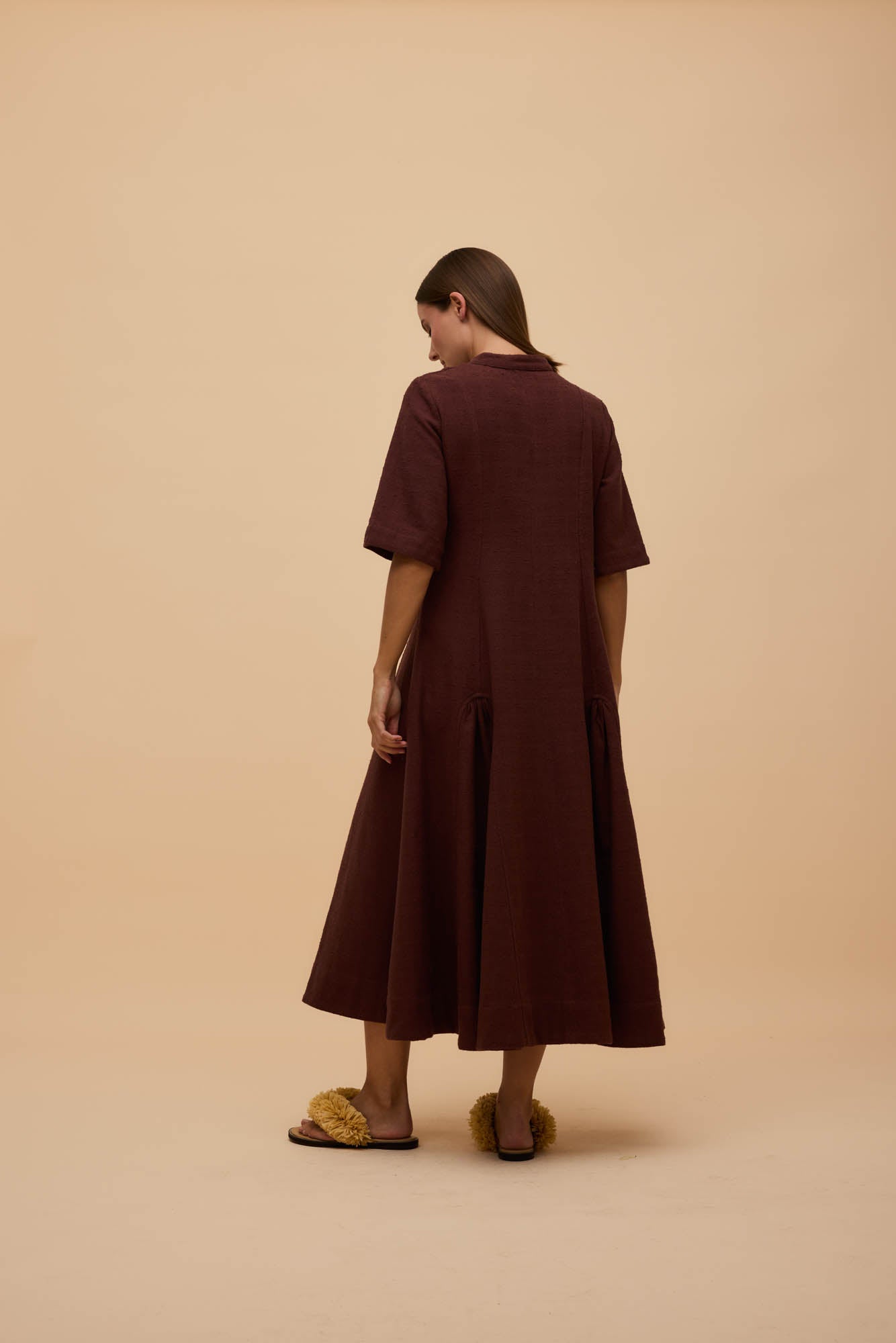 Vestido Recorte Marrom Terra