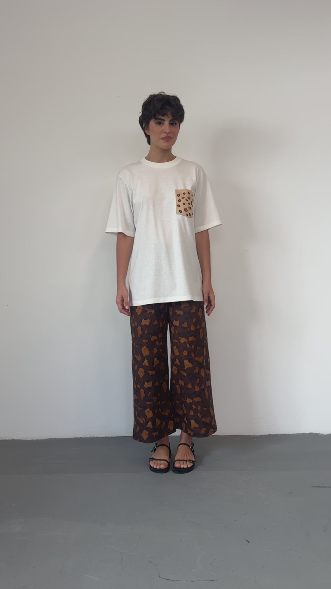 Tshirt Bolso Bordado Onça