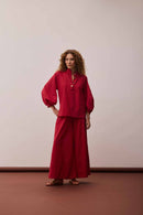 Blusa Pregas Punho Vermelho +  Calça Maxi Barra Vermelha + Lenço Sapari