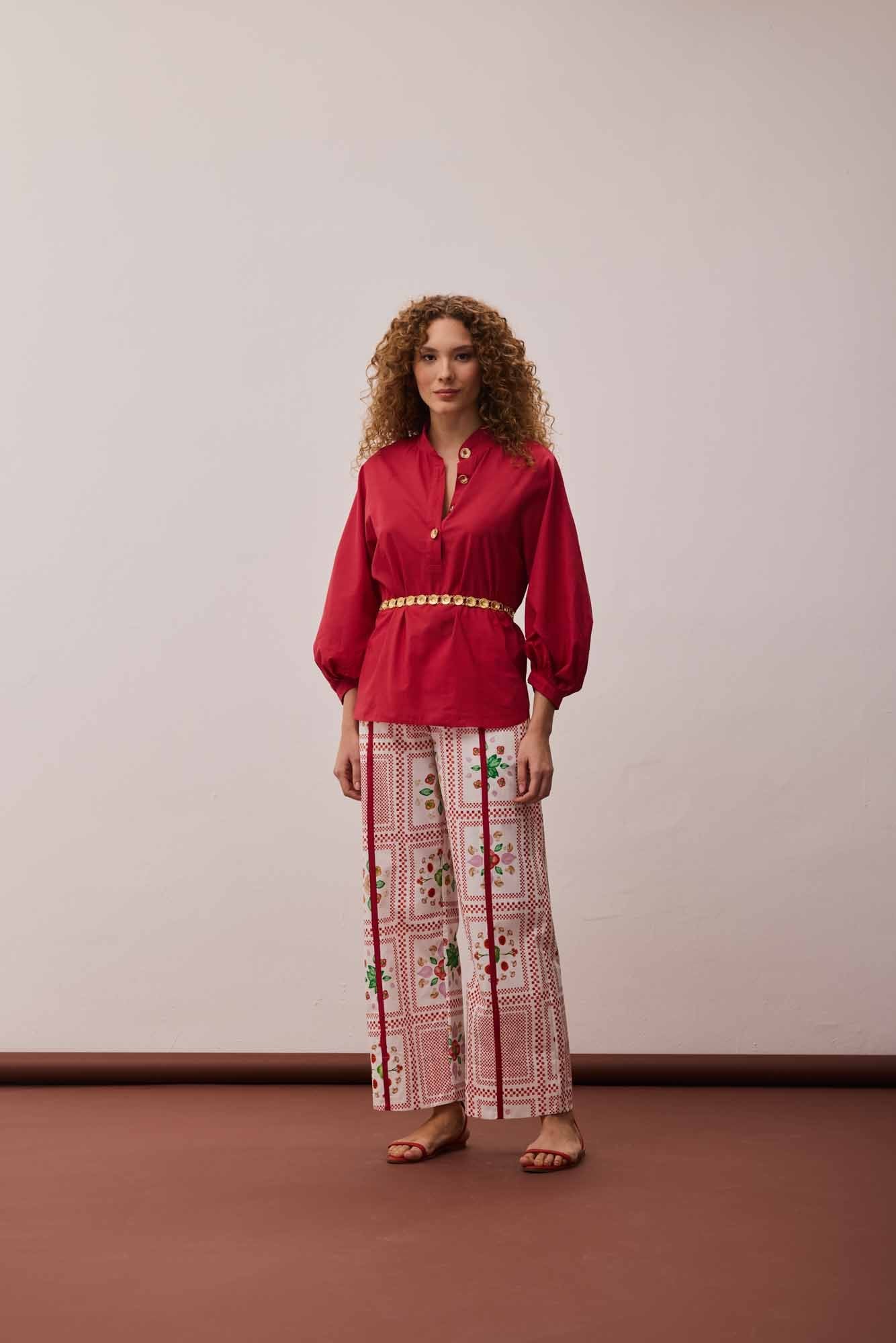 Blusa Pregas Punho Vermelho + Calça Reta Sapori  + Cinto Funghi