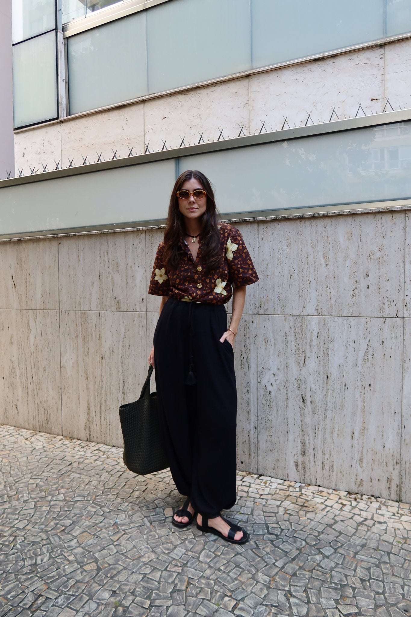 Camisa Gola Padre Onça Floral + Calça Aladim Preto