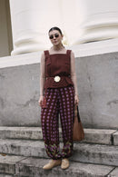 Blusa Alça Marrom + Calça Pala Babado Oliva + Cinto Art Déco