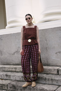 Blusa Alça Marrom + Calça Pala Babado Oliva + Cinto Art Déco