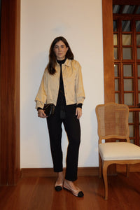 Jaqueta Recorte Bege + Calça Comfy Preto