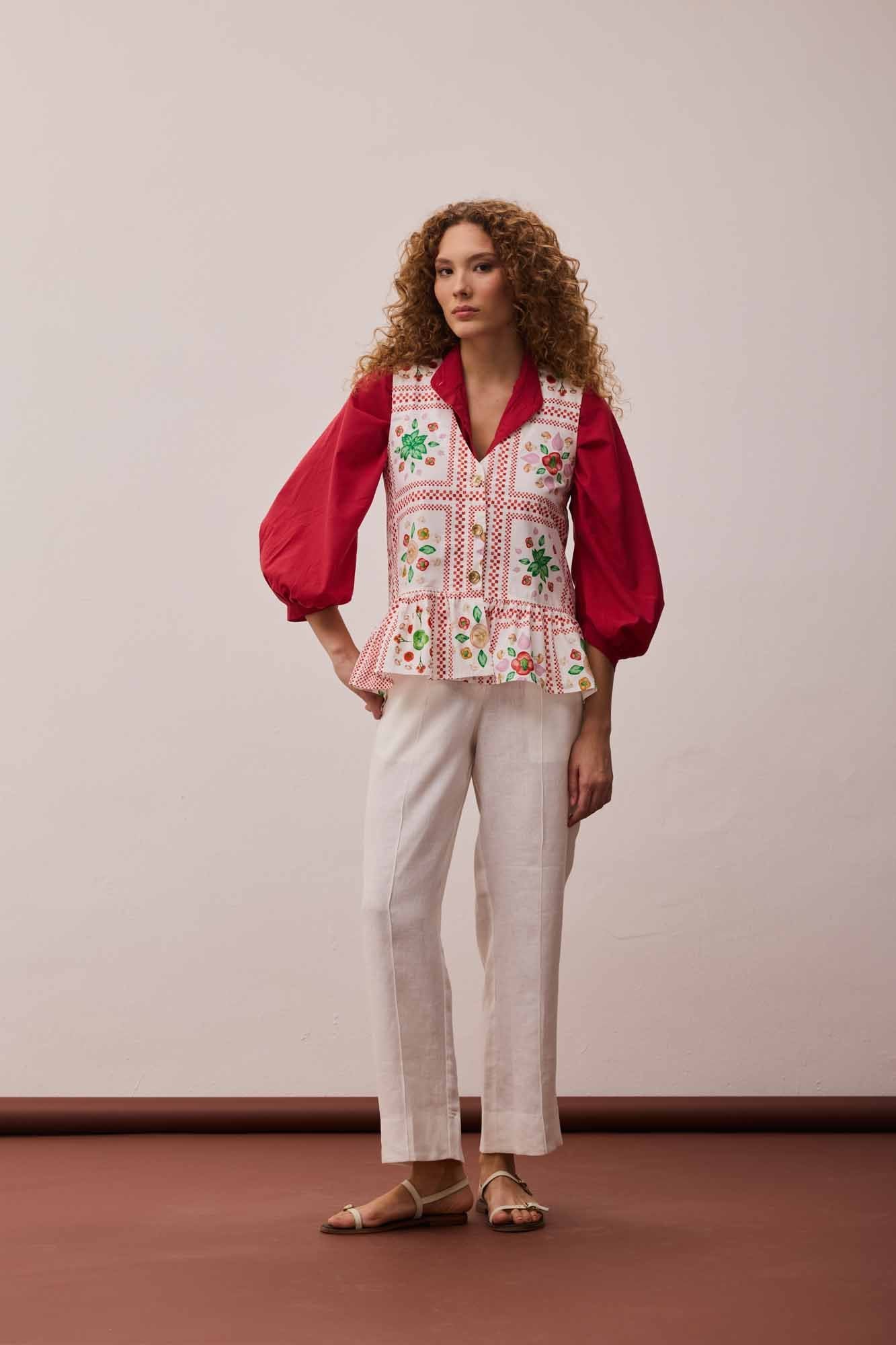 Blusa Botão Frente Sapori + Calça Alfaiataria Branca + Blusa Pregas Punho Vermelho