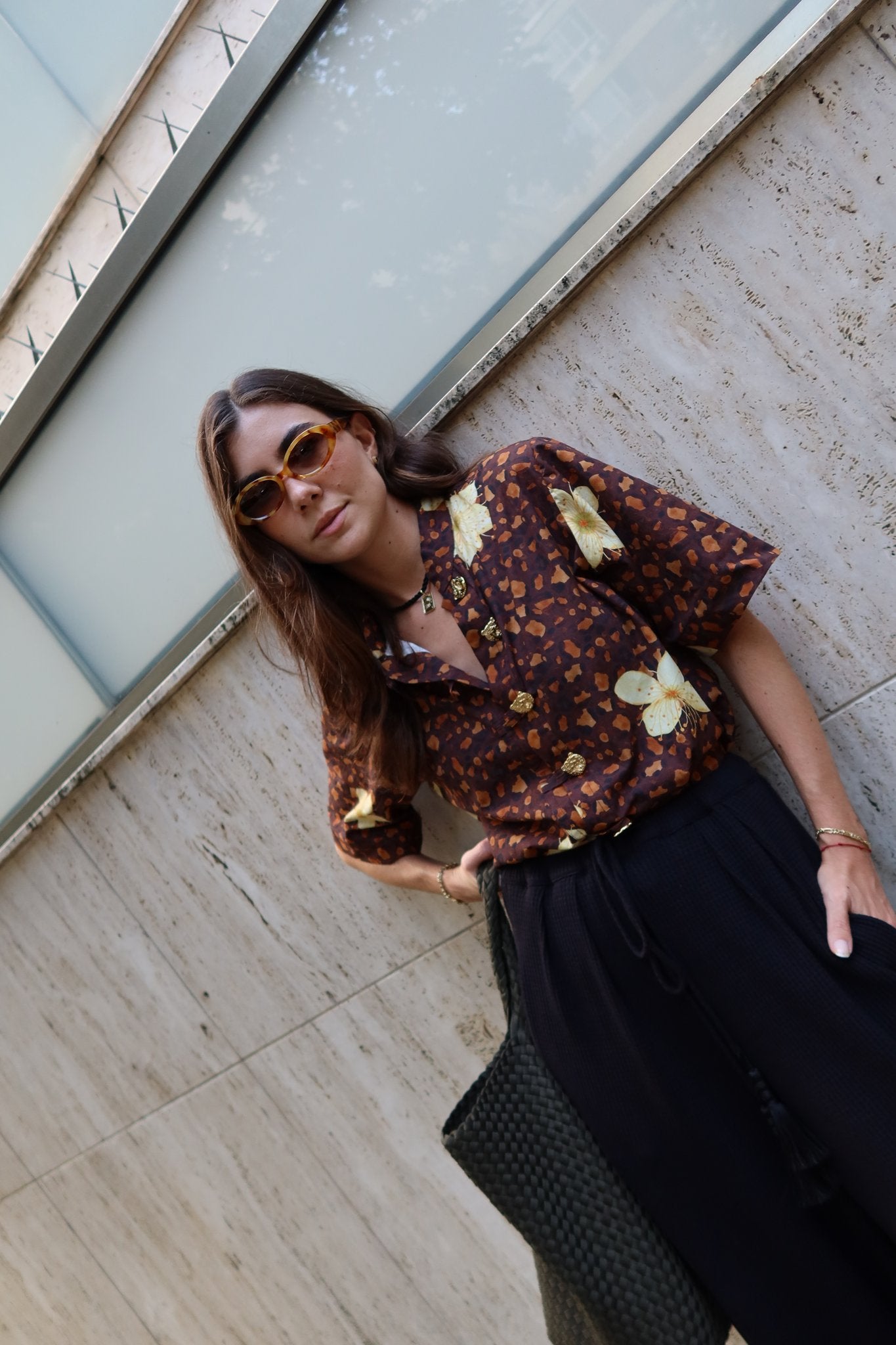 Camisa Gola Padre Onça Floral + Calça Aladim Preto